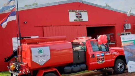 Entregan un camión a los Bomberos Voluntarios de Candelaria