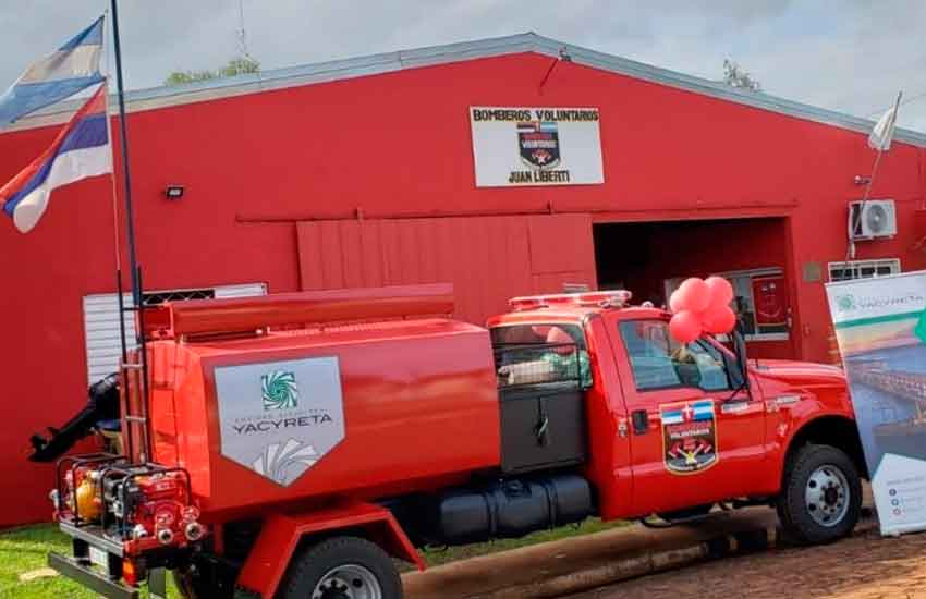 Entregan un camión a los Bomberos Voluntarios de Candelaria