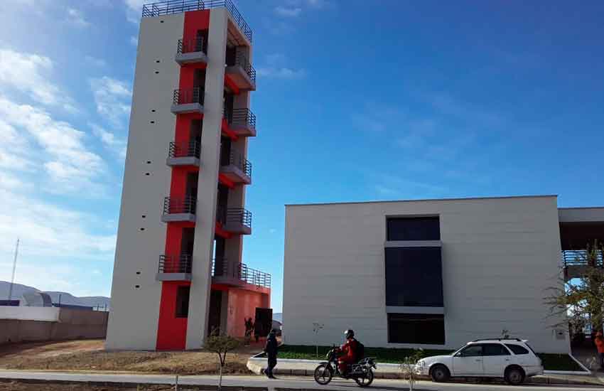 Inauguran moderno cuartel de bomberos en Tarija