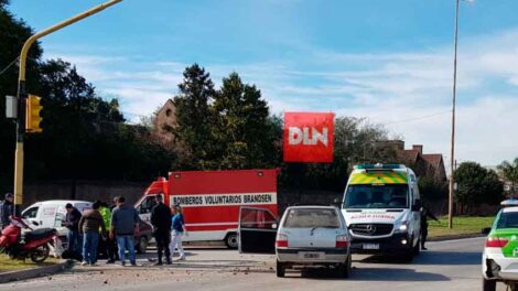 Bombero de  Brandsen iba a toque de sirena y chocó