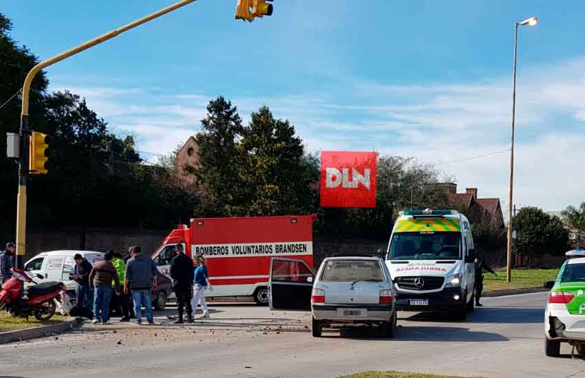 Bombero de  Brandsen iba a toque de sirena y chocó