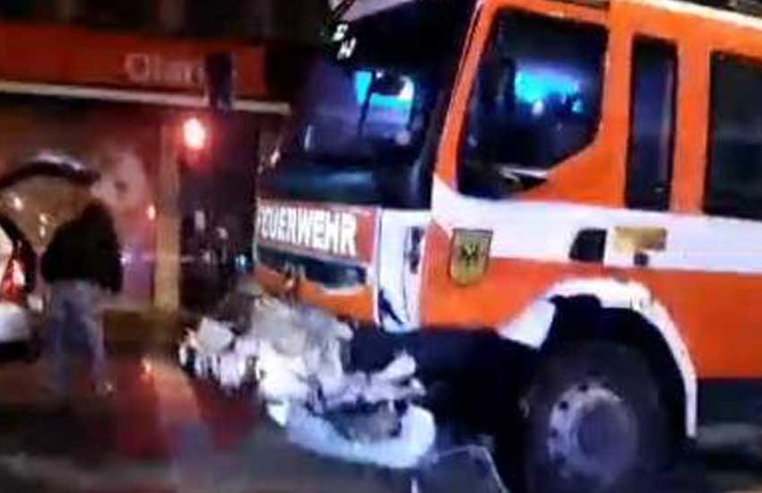 Carro de bomberos choca con una camioneta en Puerto Montt