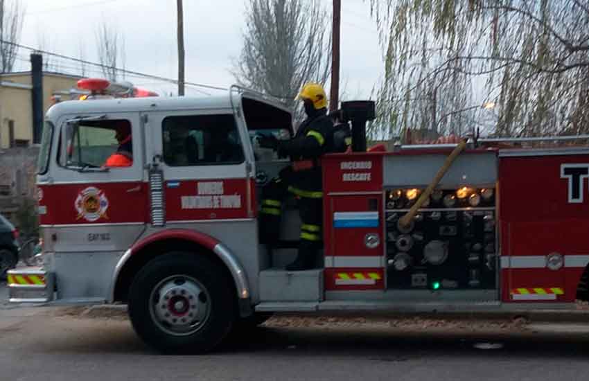 Bomberos de Tunuyán vendieron pasteles y locro para recaudar dinero