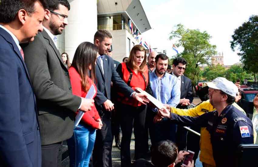 Presentan en Diputados proyecto de protección a bomberos