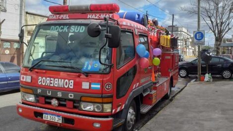 Bomberos de Dock Sud Festejaron el Día del Niño