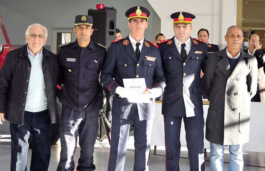 Entregaron reconocimiento a un bombero de Rawson