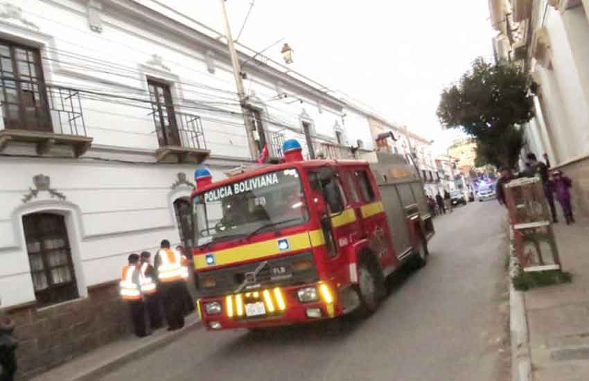 Bomberos sin carros y hacinados en su cuartel