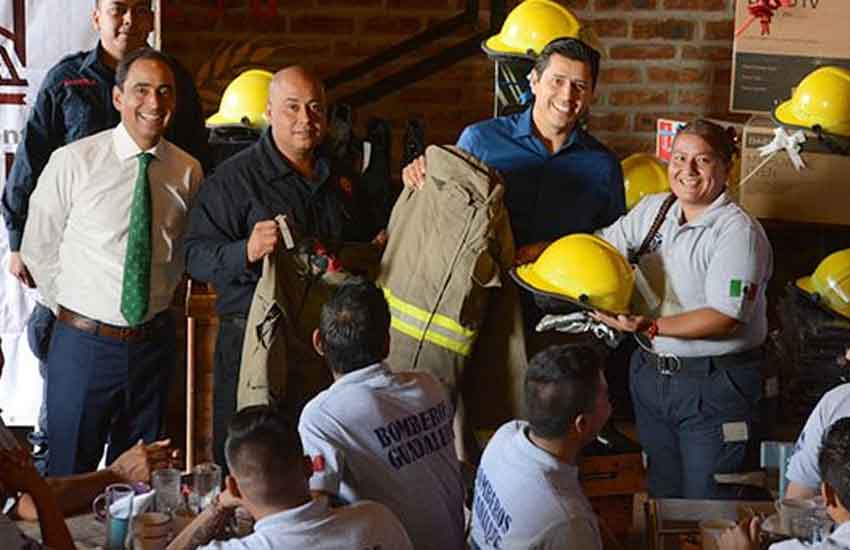 Entregan estímulos económicos a bomberos de Guadalupe