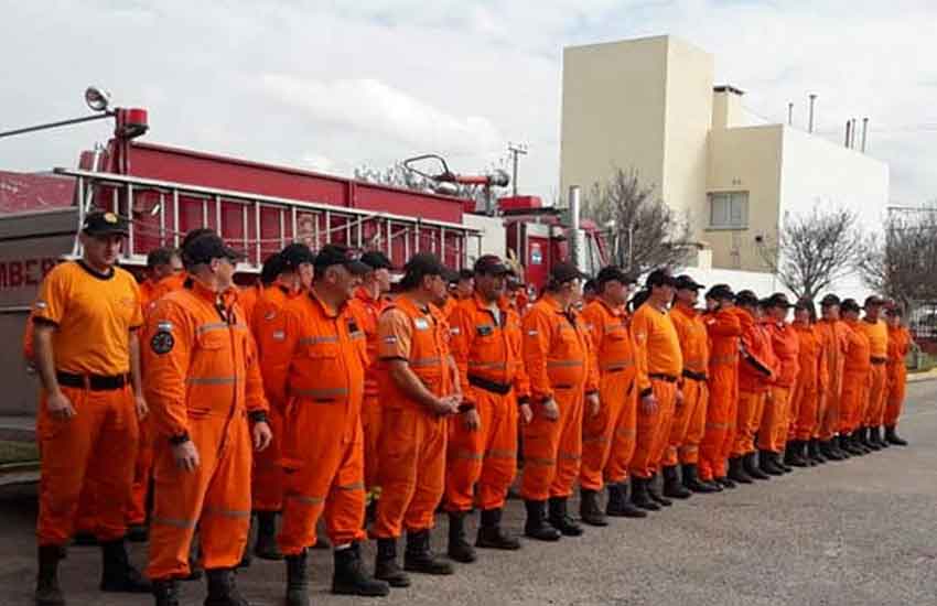 Bomberos fueron agredidos mientras apagaban un incendio