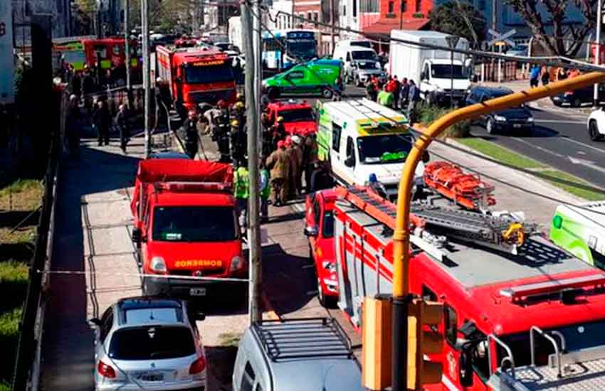 Se derrumbó una losa en cuartel de Bomberos y hay un herido