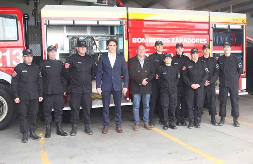 Bomberos Zapadores recibió una moderna autobomba