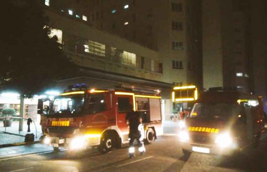 Dos bomberos heridos en un incendio de un Hospital