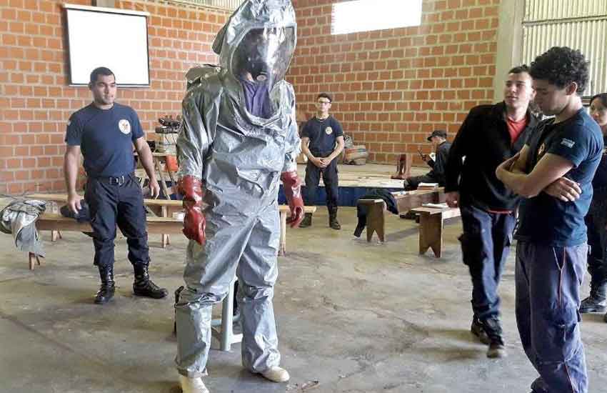 Bomberos se entrenaron en materiales peligrosos