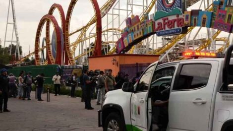 Se descarriló una una montaña rusa y dos personas murieron