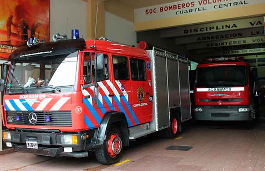 Bomberos de San Isidro festejan su 80° aniversario con un desfile