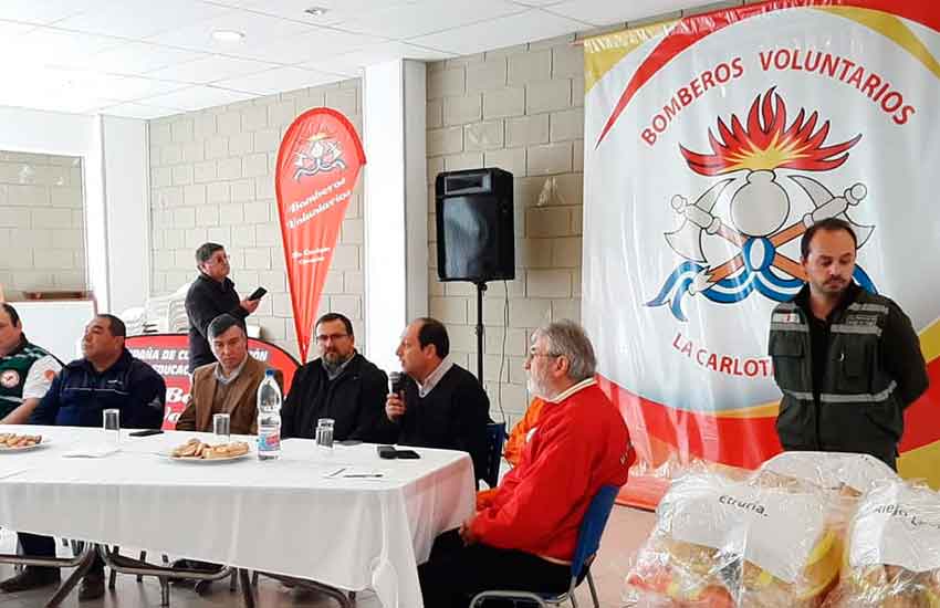 Entrega de equipamiento en Bomberos de La Carlota