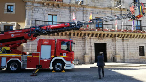 Bomberos de Ponferrada estrena nuevo camión escala