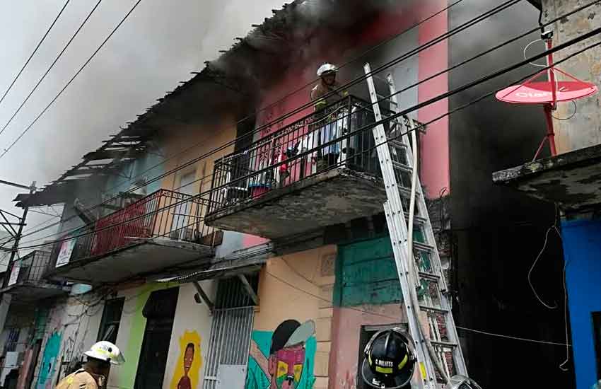 Un Incendio deja un bombero muerto y otro herido