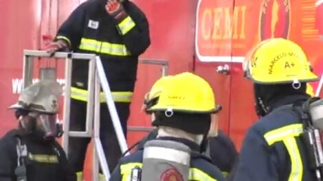 Entrenamiento de Bomberos y Bomberas en el CEMI