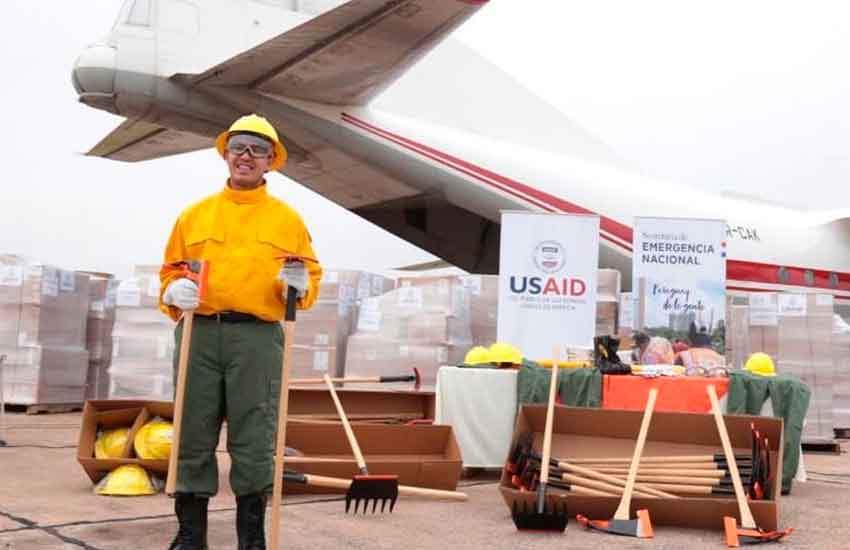 EEUU dona equipos a bomberos para combate a incendios forestales