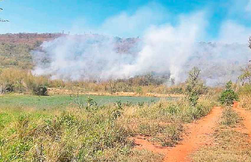 Bomberos voluntarios controlan incendio en el Ybytyruzú