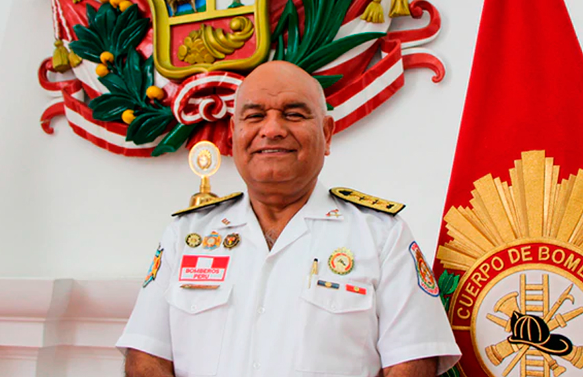 Nuevo Comandante Gral. de Bomberos Voluntarios del Perú