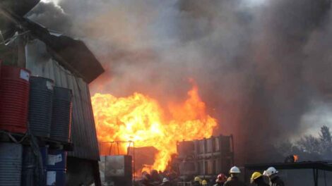 Incendio en una fábrica de productos químicos en Benavídez