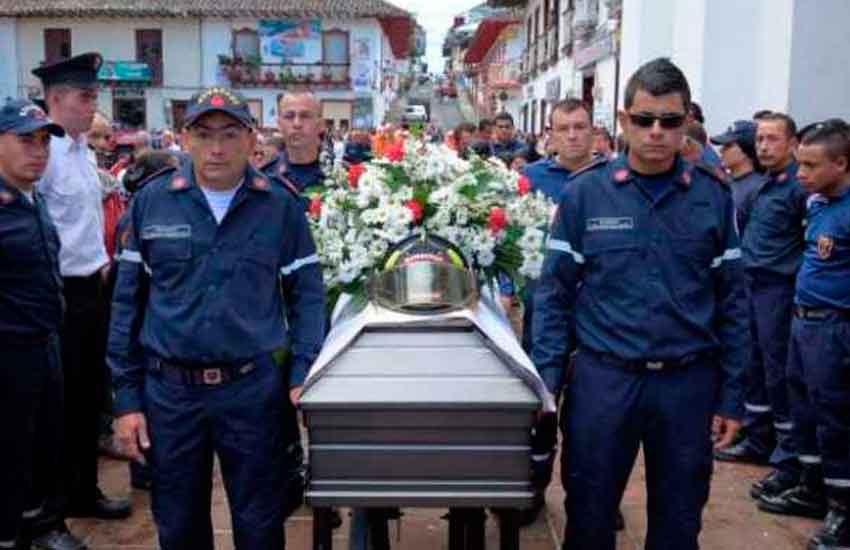 Honras fúnebres al bombero Julián Andrés Pineda Rivera