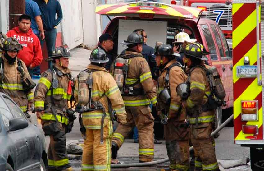 Se lesiona bombero al combatir incendio