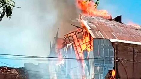Incendio destruye histórica iglesia San Francisco de Curicó