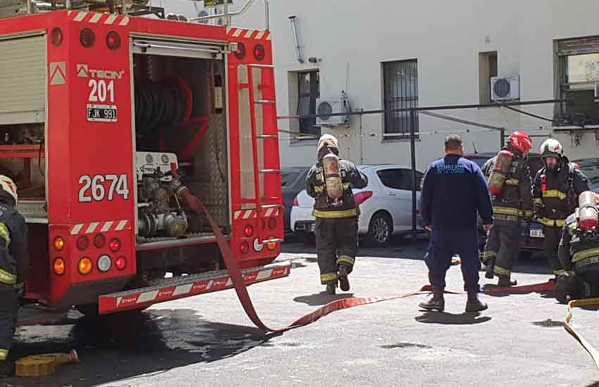 Bomberos y Defensa Civil en Simulacro en el Hospital Udaondo