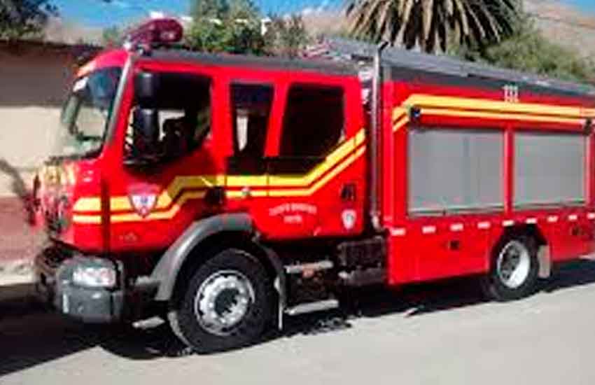 Apedrean carro del Cuerpo de Bomberos de Vicuña