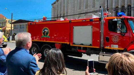 El cuerpo de bomberos de Lautaro realizó presentación de nuevo carro aljibe