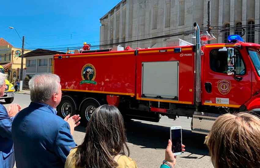 El cuerpo de bomberos de Lautaro realizó presentación de nuevo carro aljibe