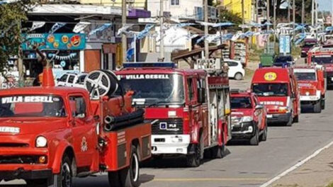 Cierran los festejos por los 50 años de Bomberos con un desfile