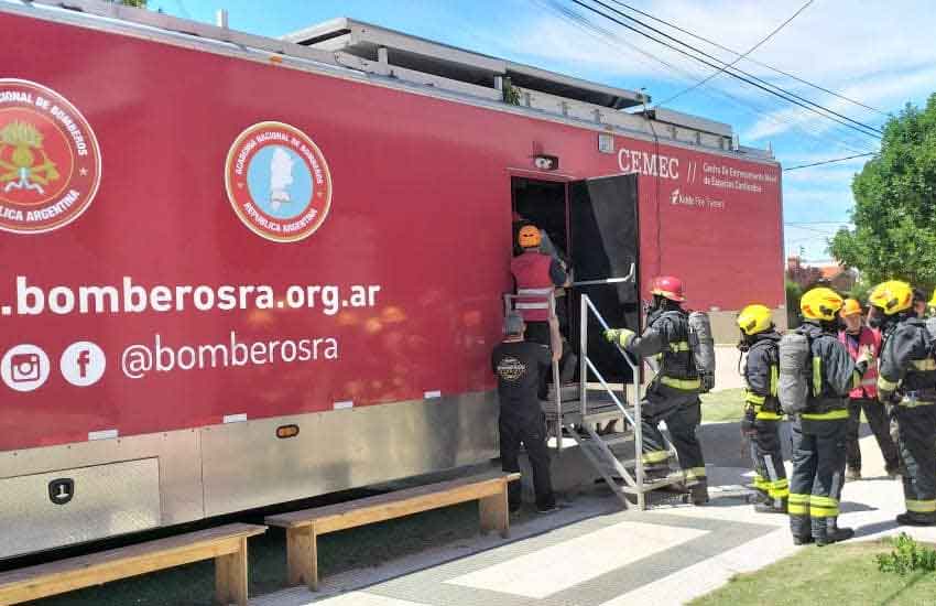 Llegó a La Carlota el "CEMEC" para bomberos voluntarios