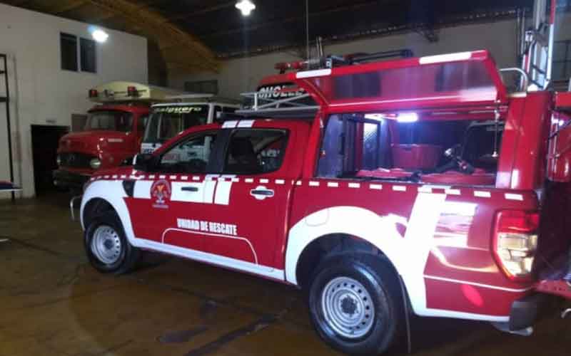 Bomberos voluntarios presentaron nuevo equipamiento