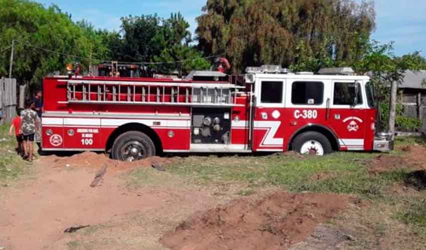 Unidad de Bomberos Varada por el estado de las calles