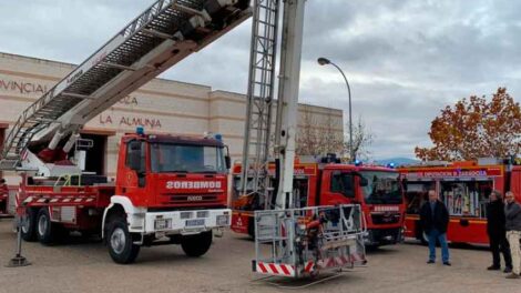 Bomberos de Zaragoza incorporan dos nuevos camiones y un brazo telescópico