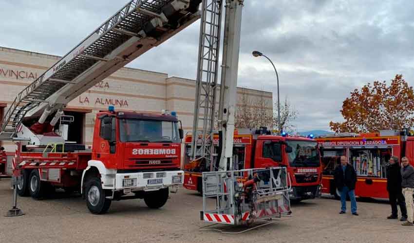 Bomberos de Zaragoza incorporan dos nuevos camiones y un brazo telescópico