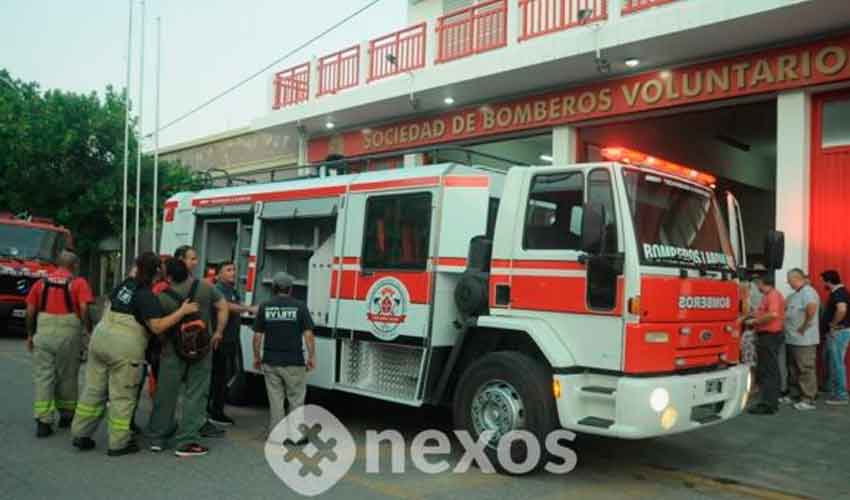 Bomberos Voluntarios de Laboulaye presentaron una nueva autobomba