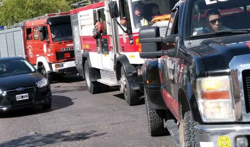 Bomberos protestaron frente a Casa de Gobierno