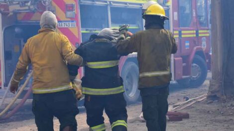 Se recuperan los bomberos de Allen y Cervantes afectados en incendio