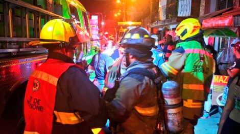 Incendio en Medellín dejó cinco bomberos lesionados