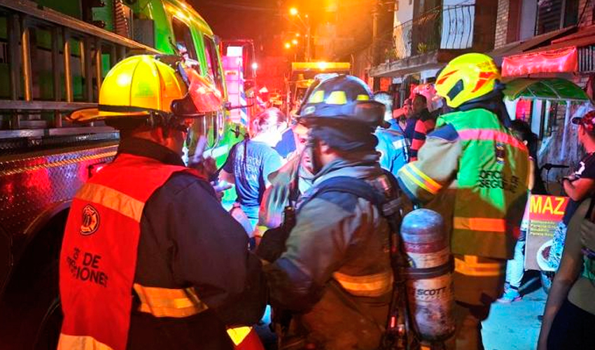 Incendio en Medellín dejó cinco bomberos lesionados