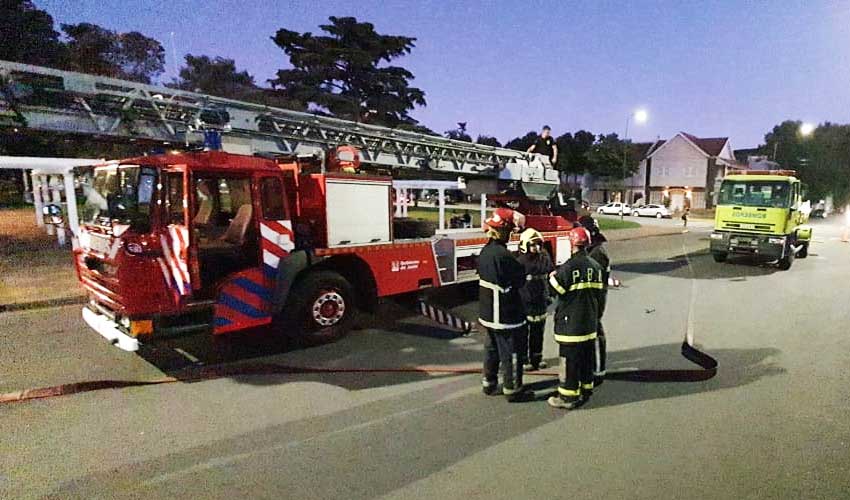 Bomberos de Junín realizaron práctica con escalera mecánica