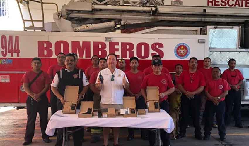 Cadena hotelera dona equipos para los bomberos
