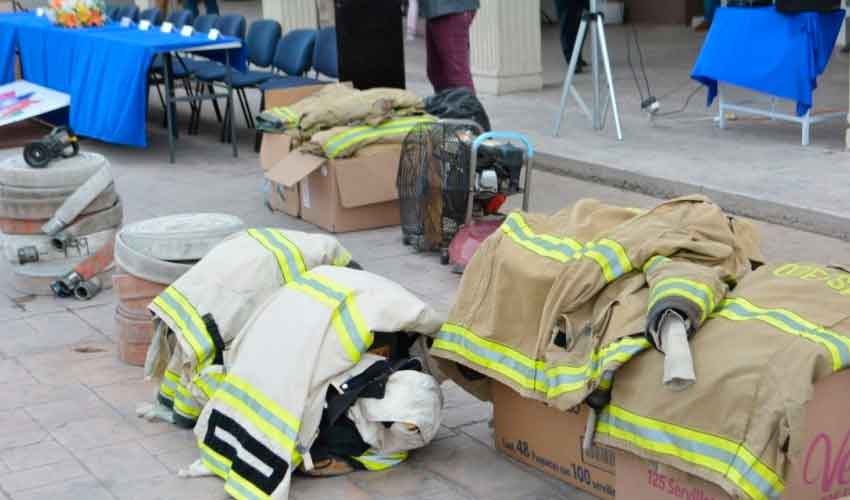 Entregan equipos a bomberos de Meoqui - Saucillo - La Cruz y Rosales