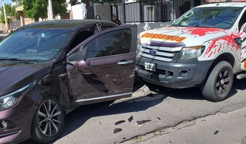 Un móvil de bomberos protagonizó un siniestro vial