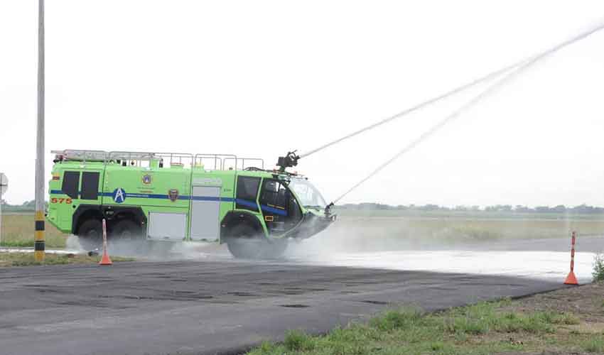 Moderna máquina de bomberos para el Aeropuerto Samario